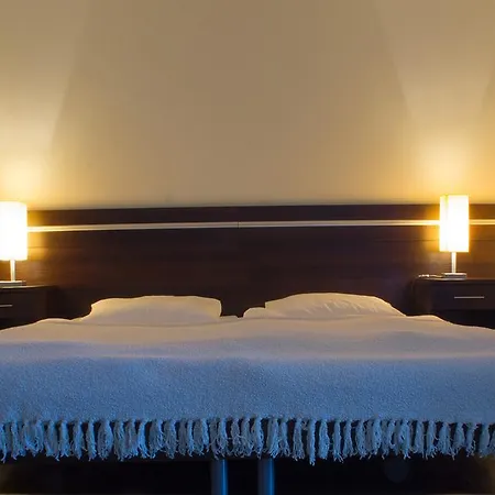 Couette-café Tarsis 3*